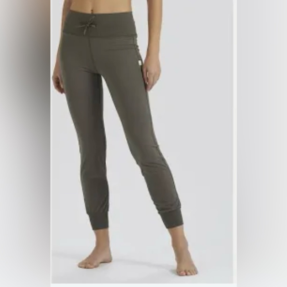 Vuori Olive Slim Tapered Joggers